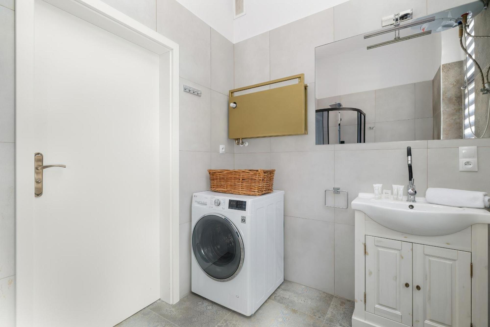 Nowoczesne I Stylowe Apartamenty W Centrum Bytomia Blisko Rynku By Noclegi Renters Extérieur photo